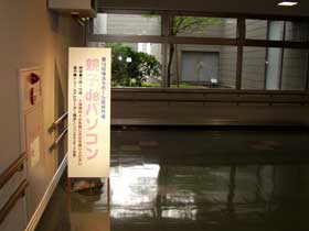 画像：芸術市場の入口の案内